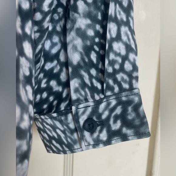 Cloth & Stone for Anthropologie “Watercolor” Slippery Blouse with Hi-Lo hem -NWT - Picture 3 of 9